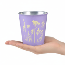 kohteita Metallinen kukkaruukku, istutusastia, violetit kukat, Ø10cm, korkeus 10.5cm