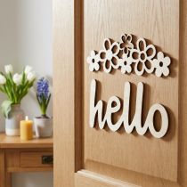 kohteita Puiset koristekukat "Hello" luontokyltti magneetilla 18/19,5cm 6kpl