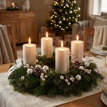 kohteita Platinanväriset pylväskynttilät, 4 kpl, 60x80 mm - Elegantti koriste adventtiseppeleisiin ja kattauksiin