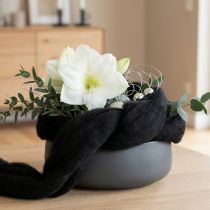 kohteita Koristevillaa, villanyöriä, huovutettua villaa luovaan askarteluun ja floristiikkaan, 2m, musta