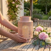 kohteita Koristelyhty vaaleanpunainen metallilyhty kahvalla Ø18cm K29cm