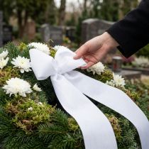 kohteita Valkoinen seppelenauha, 200 mm leveä, 25 m rulla, surunauha, rusettinauha, koristenauha hautajaiskukkakauppoihin ja tilaisuuksiin