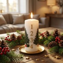 kohteita Adventtikalenterikynttilä, jouluinen pylväskynttilä, valkoinen, 150/65 mm, numeroilla ja joulukuusella