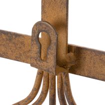 kohteita Koukkukisko puutarhatyökaluille, puutarhakoristeille, haravalle, lapiolle ja kuokalle; metallinen naulakko ruosteisesta metallista, pituus 33,5 cm