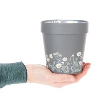 kohteita Kukkaruukku kukkakuviolla moderniin kotiin ja kesäparvekkeelle, 13 cm, 4 kpl
