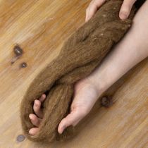 kohteita Villanarua, koristevillaa, ruskeaa, 2m. Villanarua, huovutusvillaa askarteluun ja kukkakauppoihin.