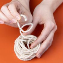 kohteita Valkoinen villanyöri kultaisella langalla 5m x 5mm koristeluun ja askarteluun