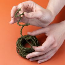 kohteita Vihreä villanyöri kultaisella langalla, 5 m x 5 mm langalla, koristeluun ja askarteluun