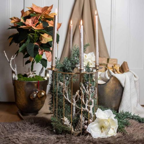 Adventtiseppele täytettäväksi, kynttilänjalka jouluksi, metallikoristelu kultainen, antiikkinen ilme Ø26cm H39cm