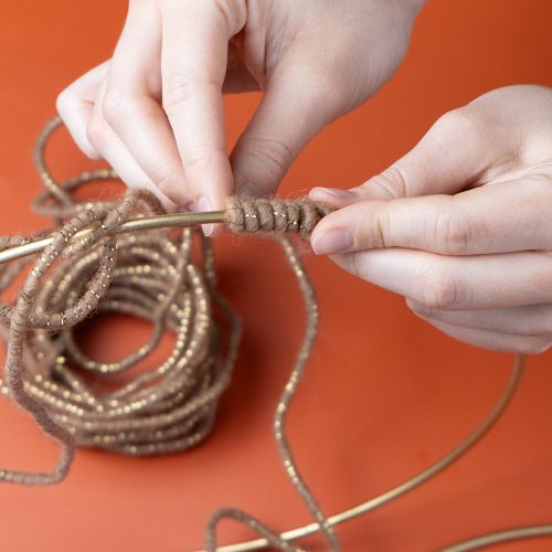 kohteita Ruskeaa villanarua kultaisella langalla, 5 m x 5 mm langalla, koristeluun ja askarteluun