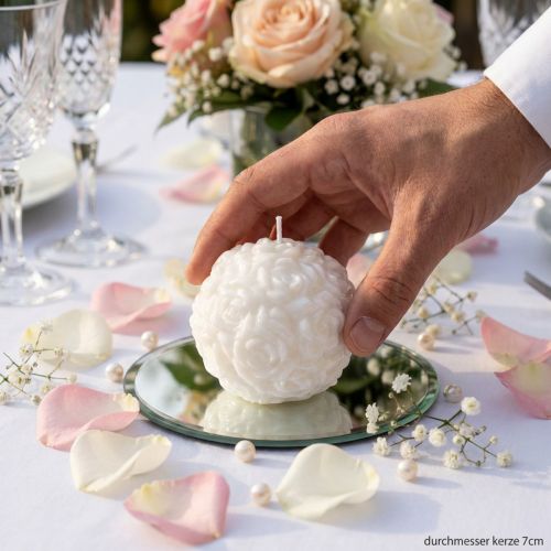 Ruusuaiheinen pallokynttilä romanttiseen koristeluun ja tilaisuuksiin | Floristik24.fi
