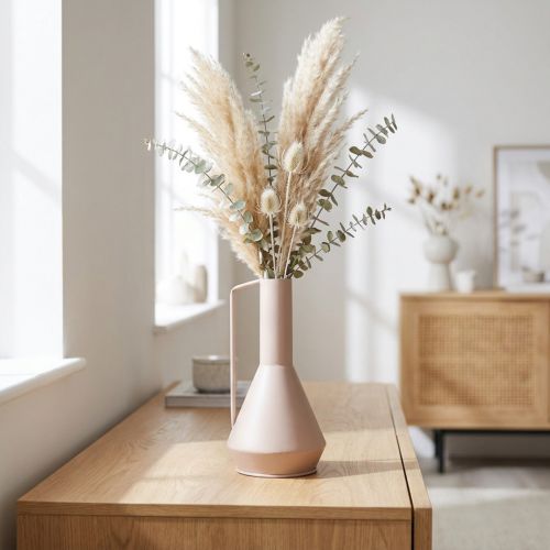 kohteita Moderni koristeellinen metallinen maljakko vaaleanpunaisena, 19,5 cm; koristeellinen design-kannu, 38,5 cm korkea, kuivakukille