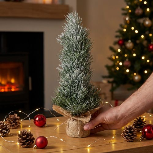 Keinotekoisesti lumistettu minijoulukuusi säkissä H41cm | Floristik24.fi