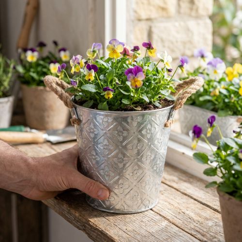 Metallinen istutusruukku, kukkaruukku kahvoilla, istutusruukku kukkakuviolla Ø18cm | Floristik24.fi