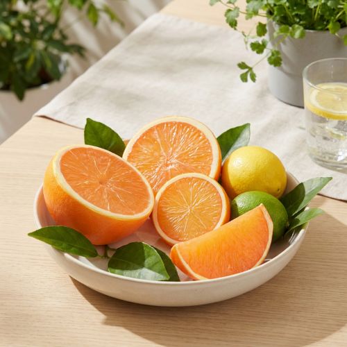 kohteita Koristeelliset appelsiinit, keinotekoiset hedelmänpalat 5-7 cm, aidontuntuinen kesäkoriste