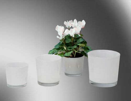 Valkoinen lasinen ämpäri