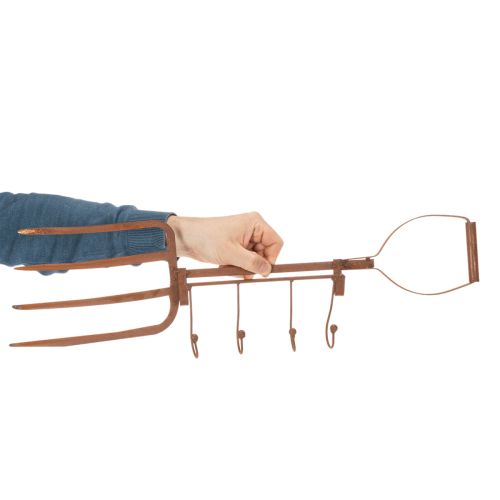 Ruosteinen metallinen koukkukisko, koristeellinen heinähaarukka, puutarhakoriste, 4 koukkua, 62 cm | Floristik24.fi