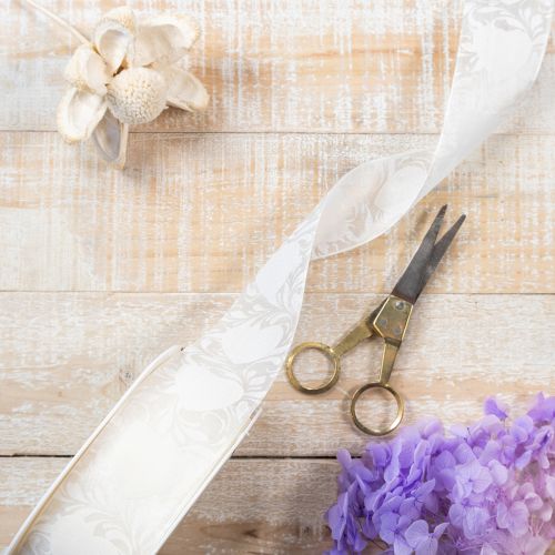 kohteita Organzanauha, kermanvärinen, koristeellinen sydännauha, 40 mm leveä, 15 m pitkä