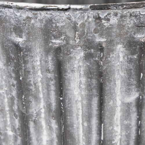 Metallinen ruukku,