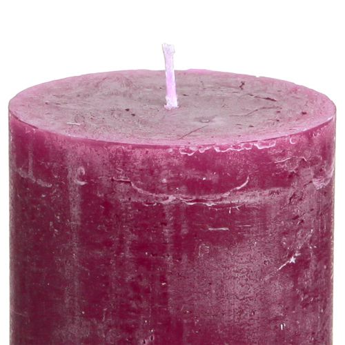 kohteita Yksiväriset pylväskynttilät, violetin marjan värinen, 60x80mm, 4 kpl - koristeelliset, pitkä paloaika, käsintehdyt
