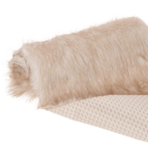 Beige pöytäliina, jossa