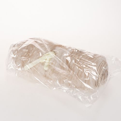 Beige pöytäliina, jossa