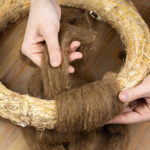 kohteita Villanarua, koristevillaa, ruskeaa, 2m. Villanarua, huovutusvillaa askarteluun ja kukkakauppoihin.