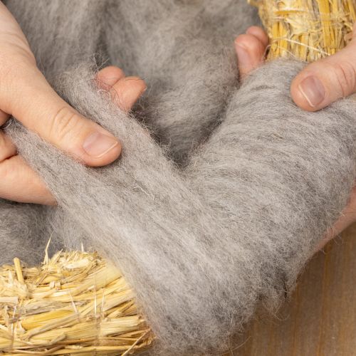 kohteita Villanyöri koristevillaa harmaa-luonnonvärinen 2m huovutettua villaa askarteluun ja kukkakauppoihin