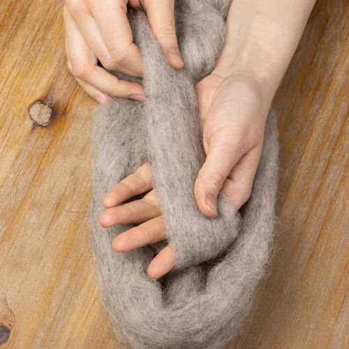 kohteita Villanyöri koristevillaa harmaa-luonnonvärinen 2m huovutettua villaa askarteluun ja kukkakauppoihin