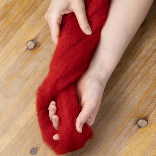 kohteita Villalankaa, koristevillaa, punainen, 2 m huovutettua villaa kukkakauppoihin, koristeluun ja askarteluun