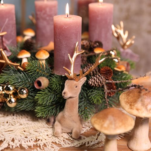 kohteita Istuvan peuran koriste, parvella koristeltu vaaleanruskea 15 × 6 × 15,5 cm 3 kpl