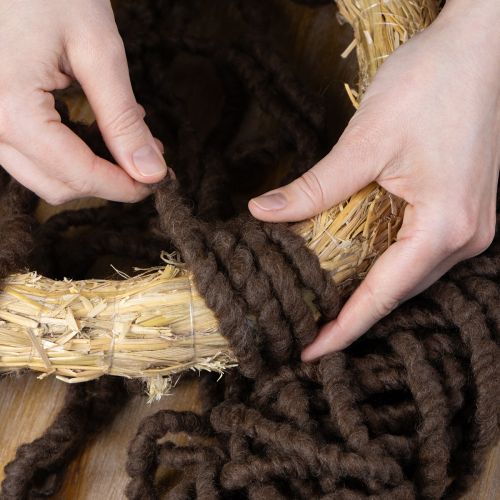 kohteita Pörröinen Mirabell-villanyöri, ruskea, 25 m koristenauha kukkakauppoihin ja askarteluun