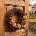 Tummanruskea viiniköynnösseppele, Ø35cm, luonnonvärinen seppele, oviseppele, seinäkoriste, koristeellinen puinen seppele, kevätseppele, adventtiseppele, syysseppele | Floristik24.fi